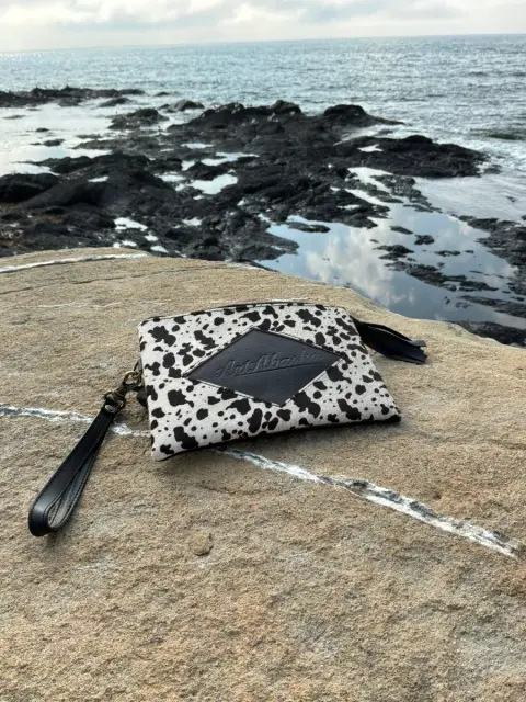 Pochette-portefeuille multifonction en fourrure de vache imprimée Vache – ArtAbaska