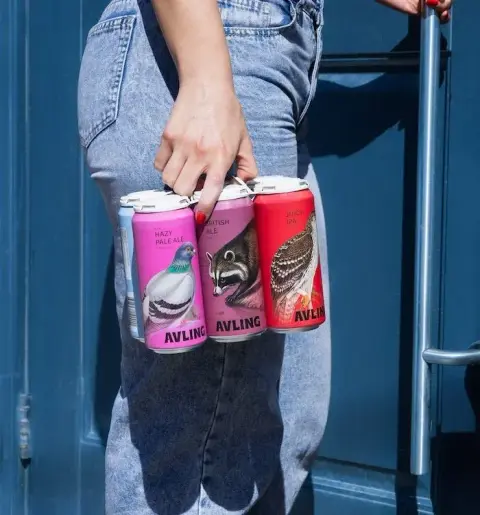 A four-pack of Avling cans