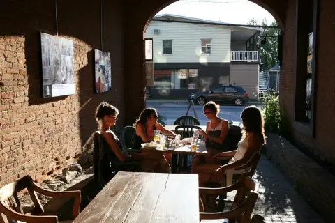 The covered terrace of the Brasserie Dunham pub in the brick Relais de la Diligence