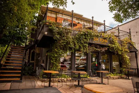 Terrace at Brasserie Sir John in Lachute
