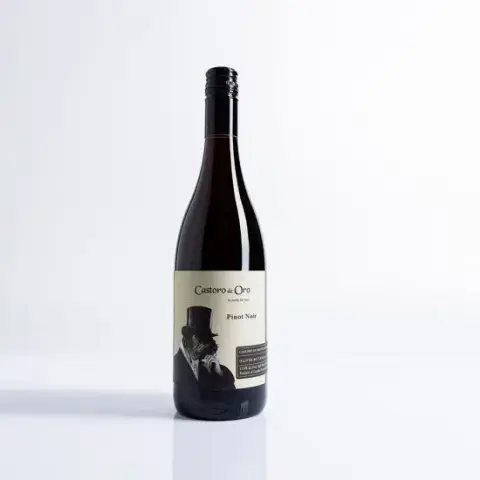 Castoro de Oro Pinot Noir bottle