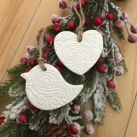 Set of 2 Christmas ornaments in white clay, bird and heart