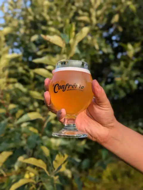 A fruit beer from La Confrérie de Tilly
