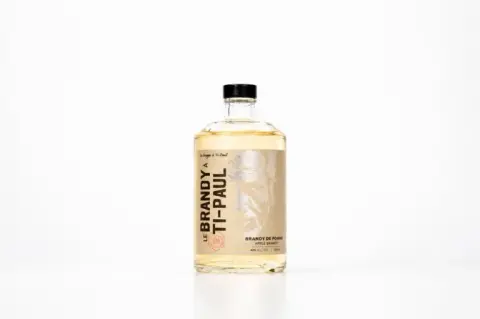 Le Verger à Ti-Paul apple brandy bottle