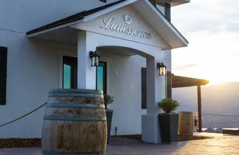 Lunessence Winery, Summerland