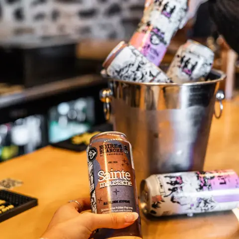 Noire et Blanche Sainte-Moustache cans on the bar