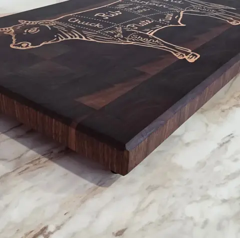 Walnut end grain cutting board with a butcher cut inlay made from maple.
