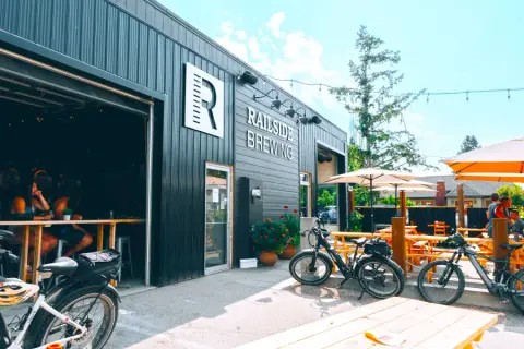 best kelowna brewing company - railside brewing on the rail trail kelowna bc