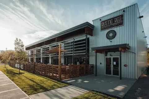 Rustic Reel Brewing Company building and patio in Kelowna