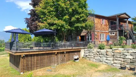 Skimmerhorn Winery in Creston