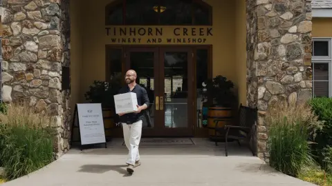 Entrance of the Tinhorn Creek winery and wine shop